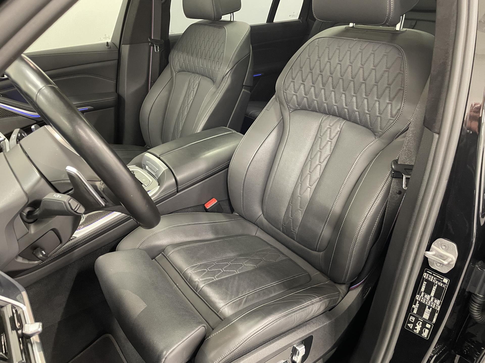 BMW X7 40d xDrive Msport | facelift | skladem | české předváděcí auto | velké naftové SUV | černá metalíza | černá kůže | perfektní výbava | super cena | nákup online | AUTOiBUY.com